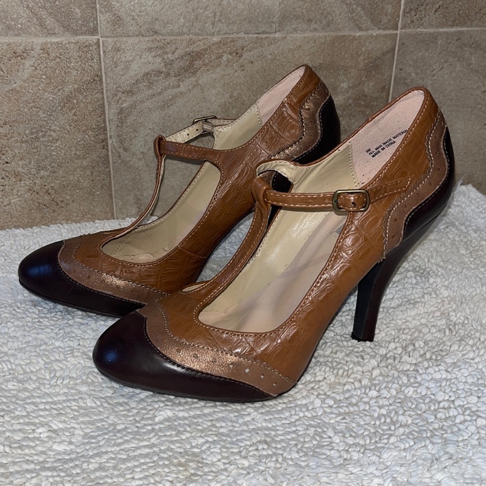 Size 9 heels - Dolce by mojo moxy.